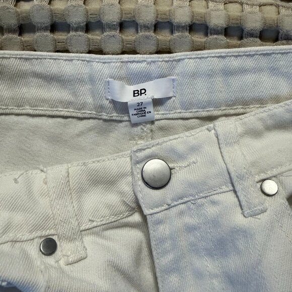 BP High-Rise Distressed White Jean Shorts - Picture 6 of 6